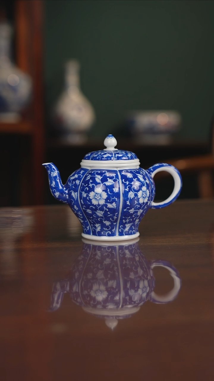 晓月窑青花异形壶