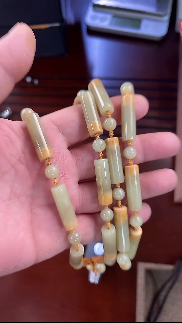 颈饰未镶嵌透闪石质玉吊坠