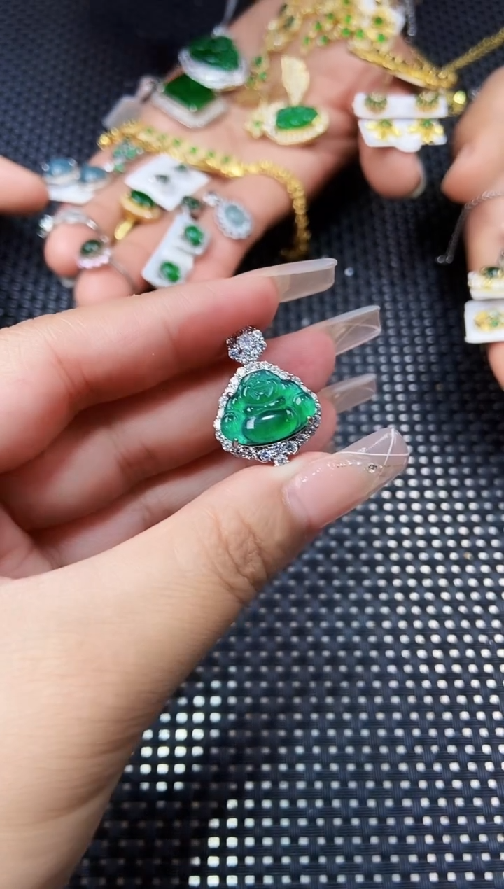 【闪购商品】翡翠颈饰未镶嵌1111111111111111