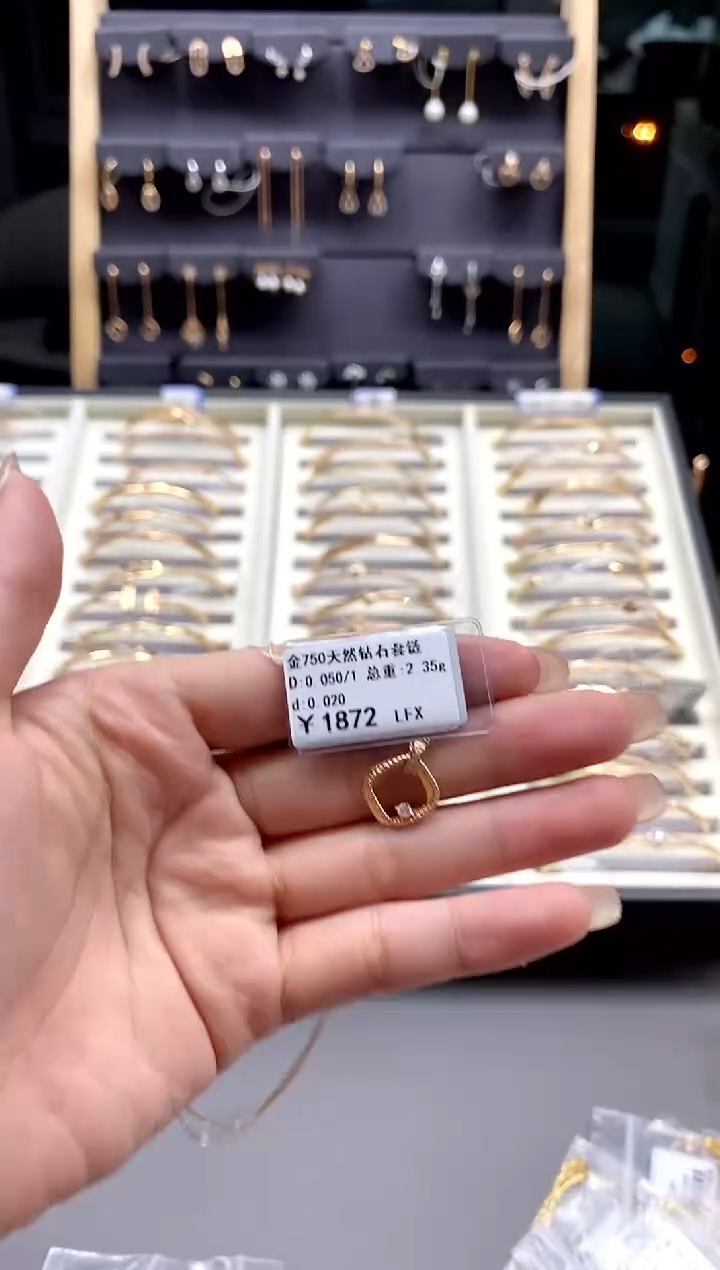 【闪购商品】钻石颈饰18K金镶嵌标签损坏不退不换