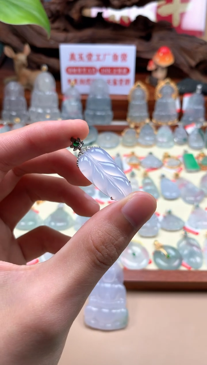 【闪购商品】翡翠18K金镶嵌颈饰叶子