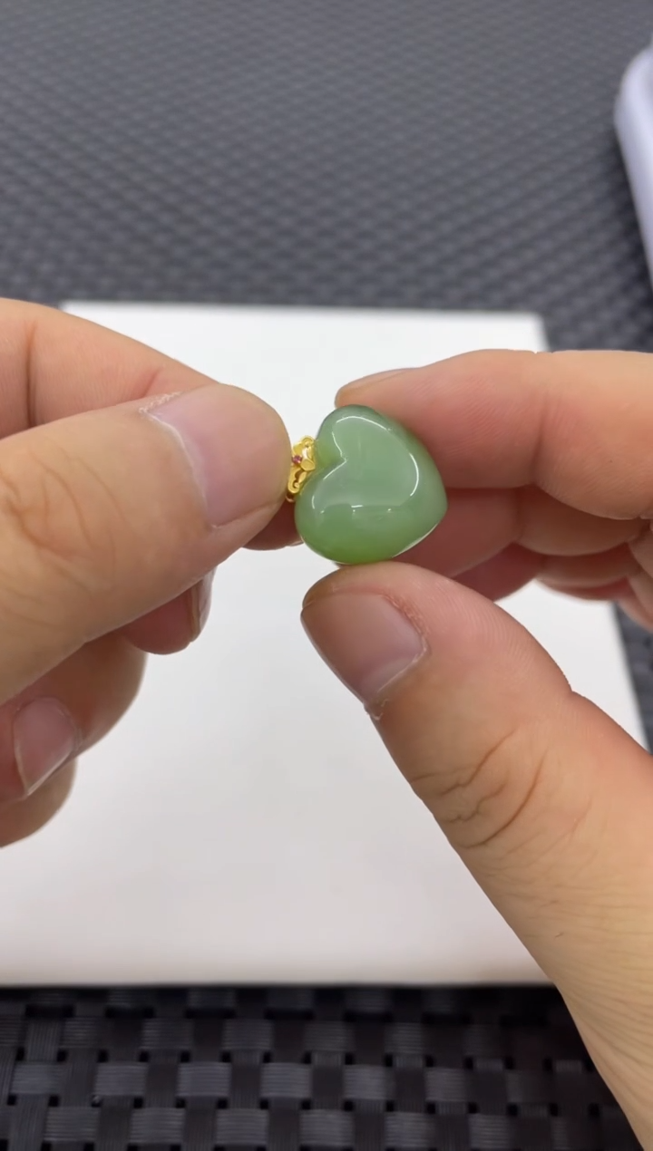 和田玉18K金镶嵌吊坠(不含链)爱心（多样性发一件）D2996-1