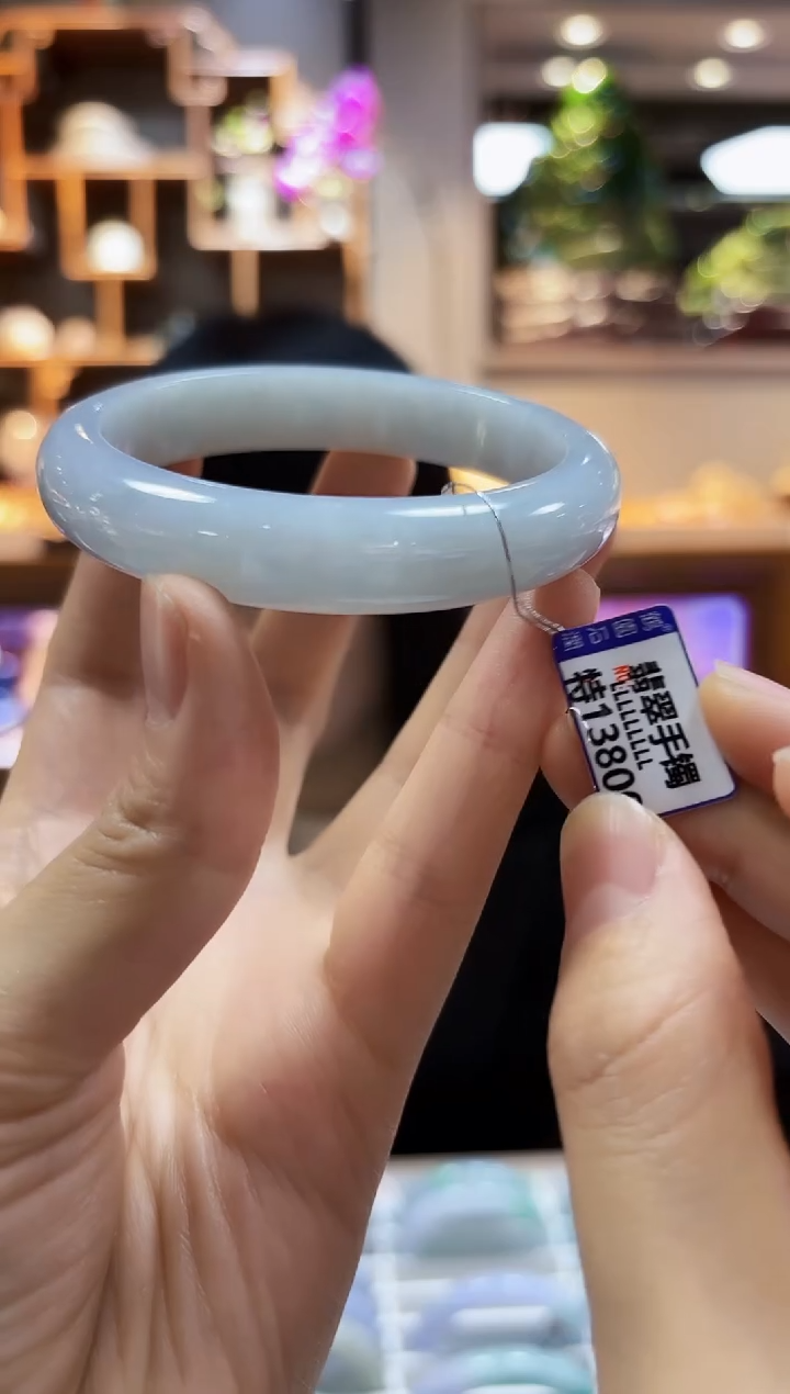 【闪购商品】翡翠颈饰未镶嵌59手镯