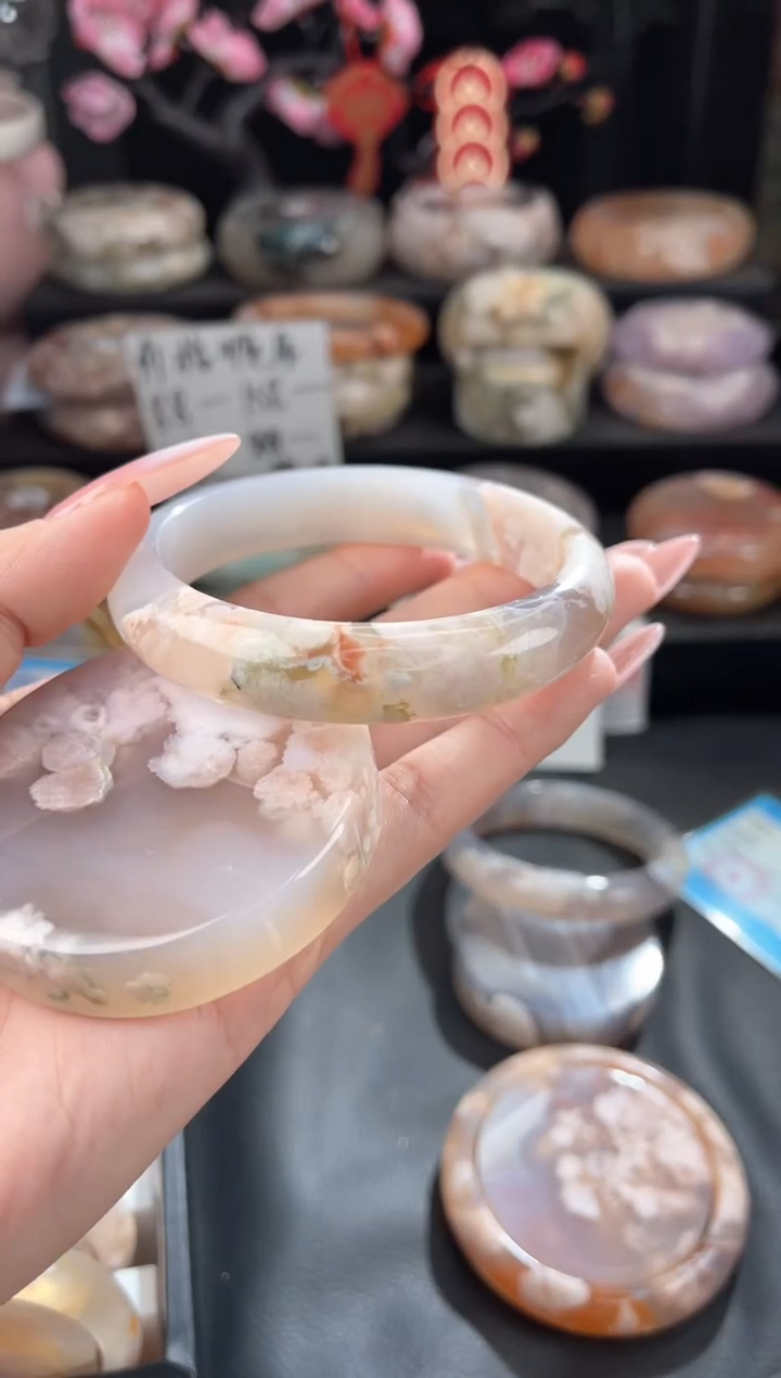 【闪购商品】石英质玉手镯未镶嵌61