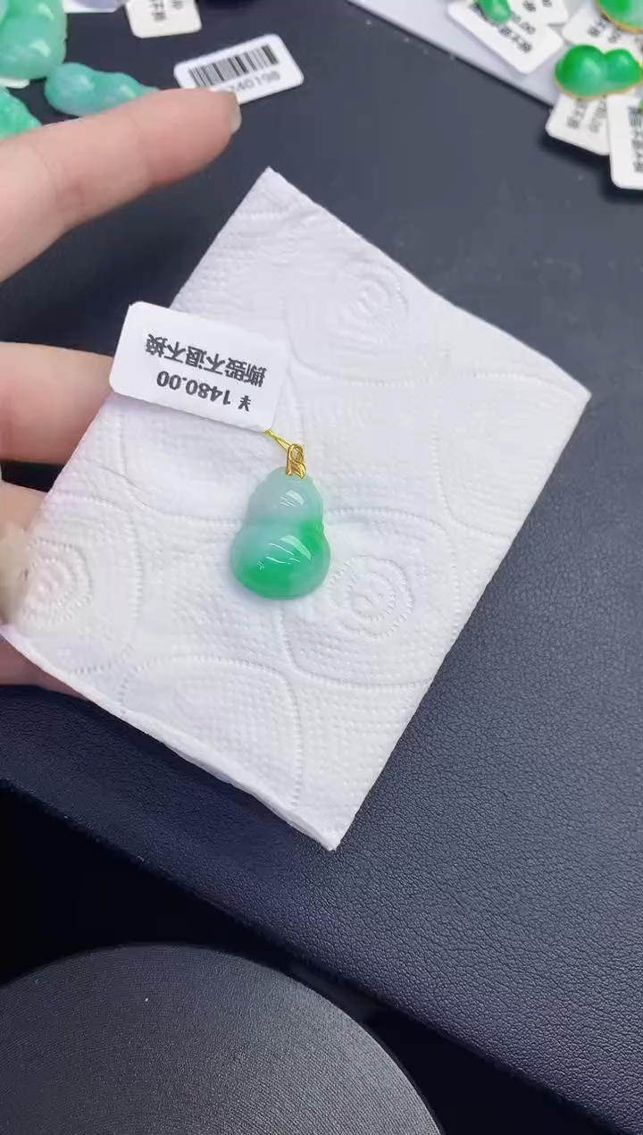 颈饰18K金镶嵌翡翠缅甸天然翡翠A货