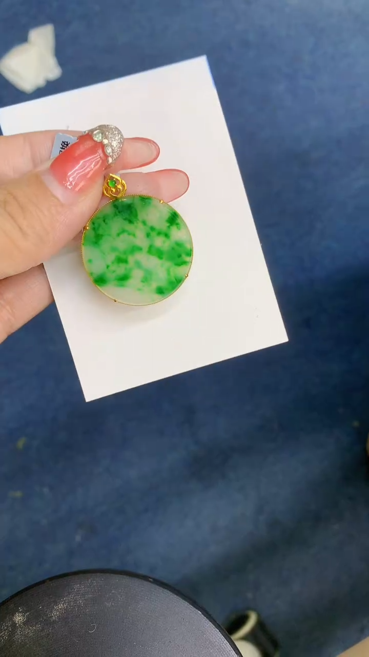 颈饰18K金镶嵌翡翠1