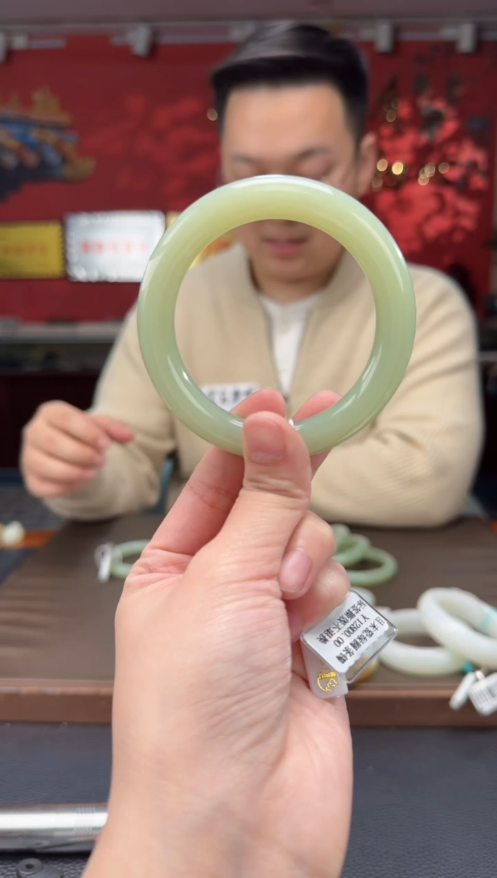 【闪购商品】和田玉.未镶嵌且末瓷绿正装镯54-59