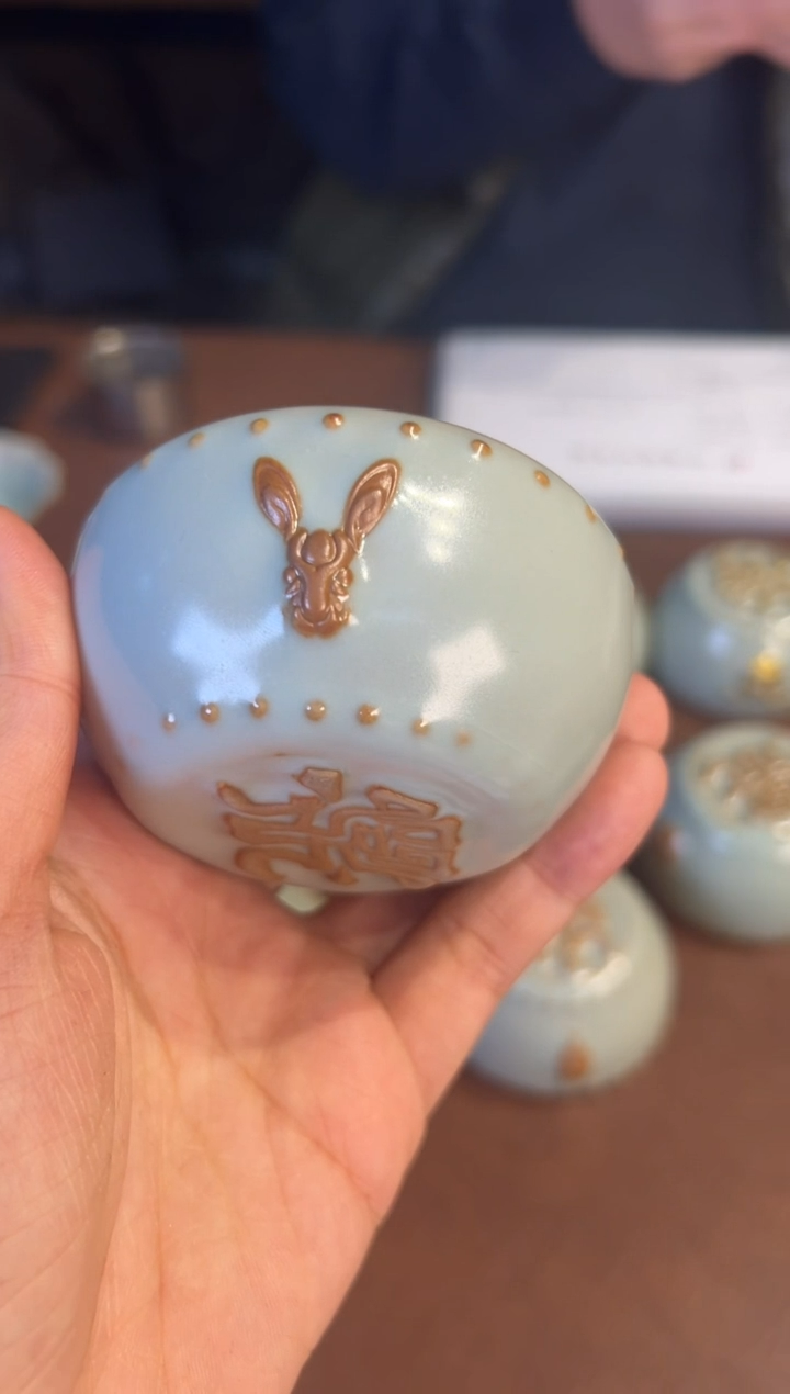 【闪购商品】瓷片             问鼎  兔首