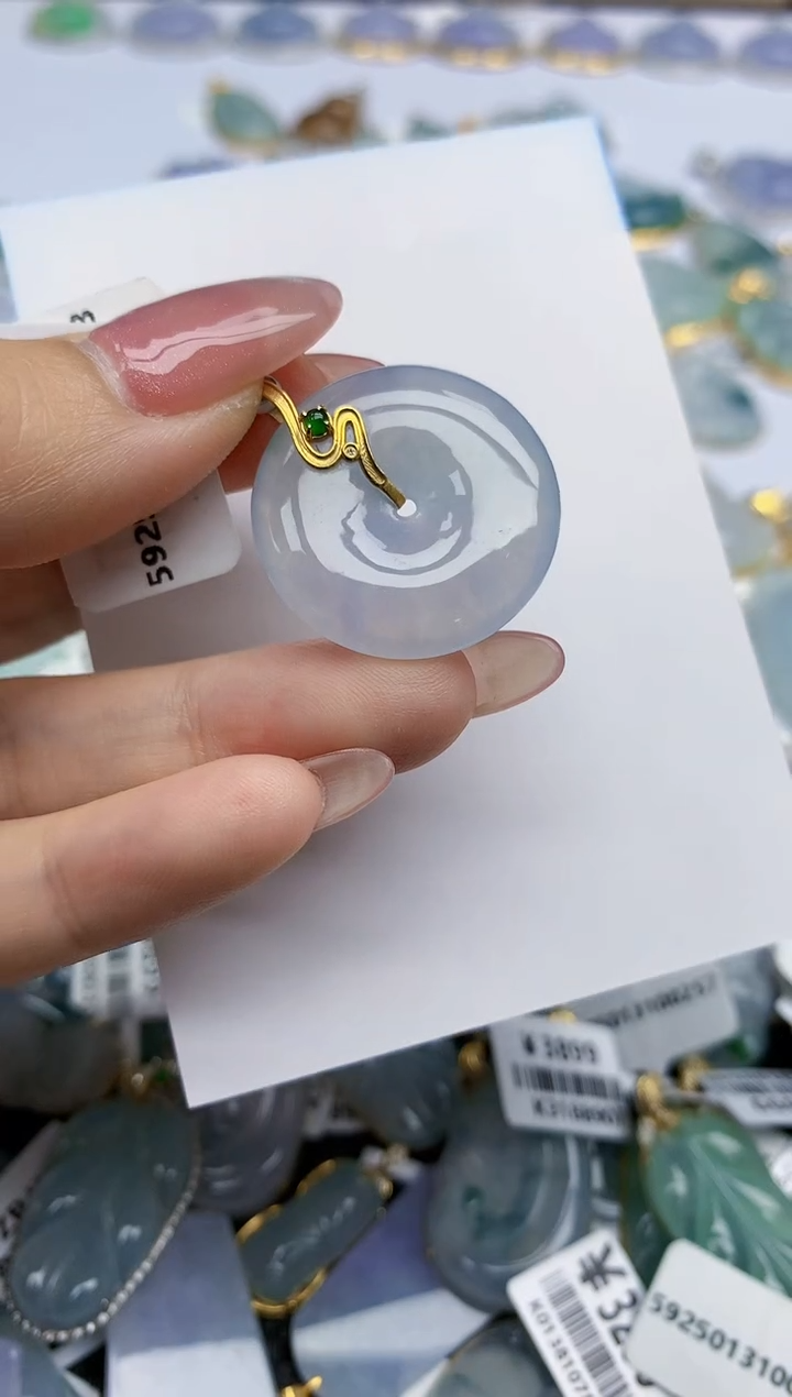 【闪购商品】翡翠挂件18K金镶嵌天然翡翠A货