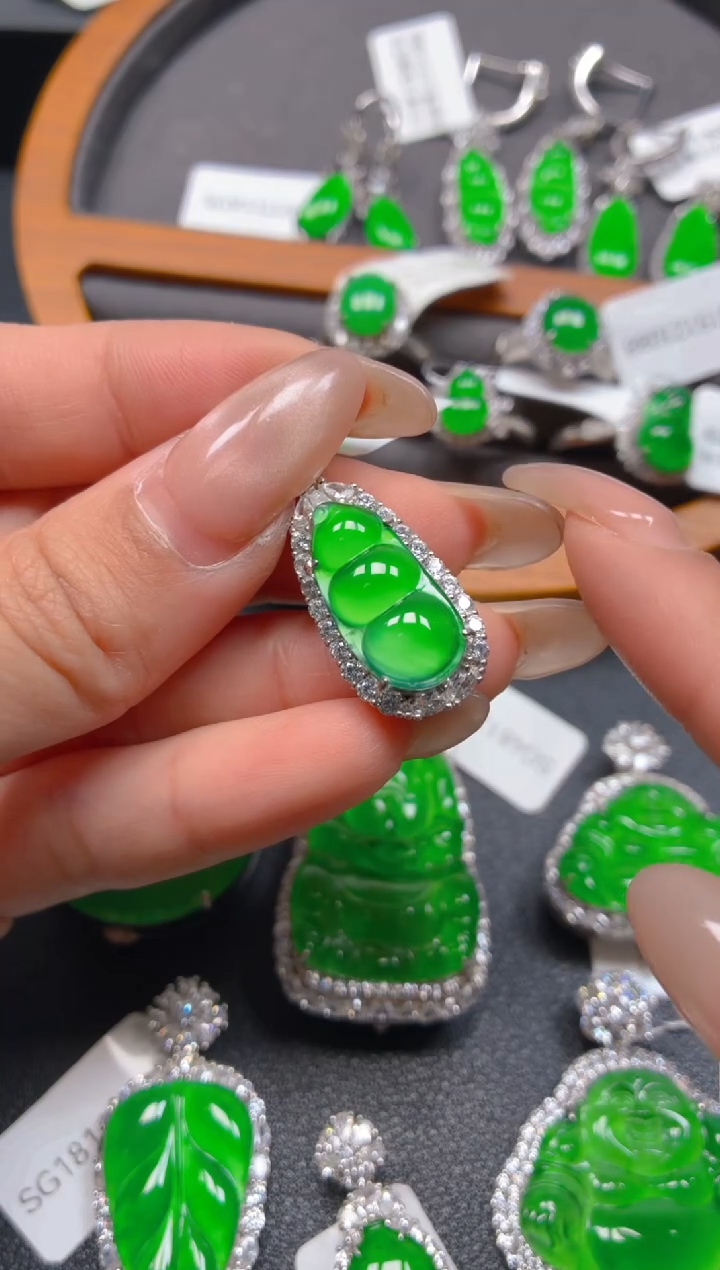 银S925镶嵌翡翠耳饰1