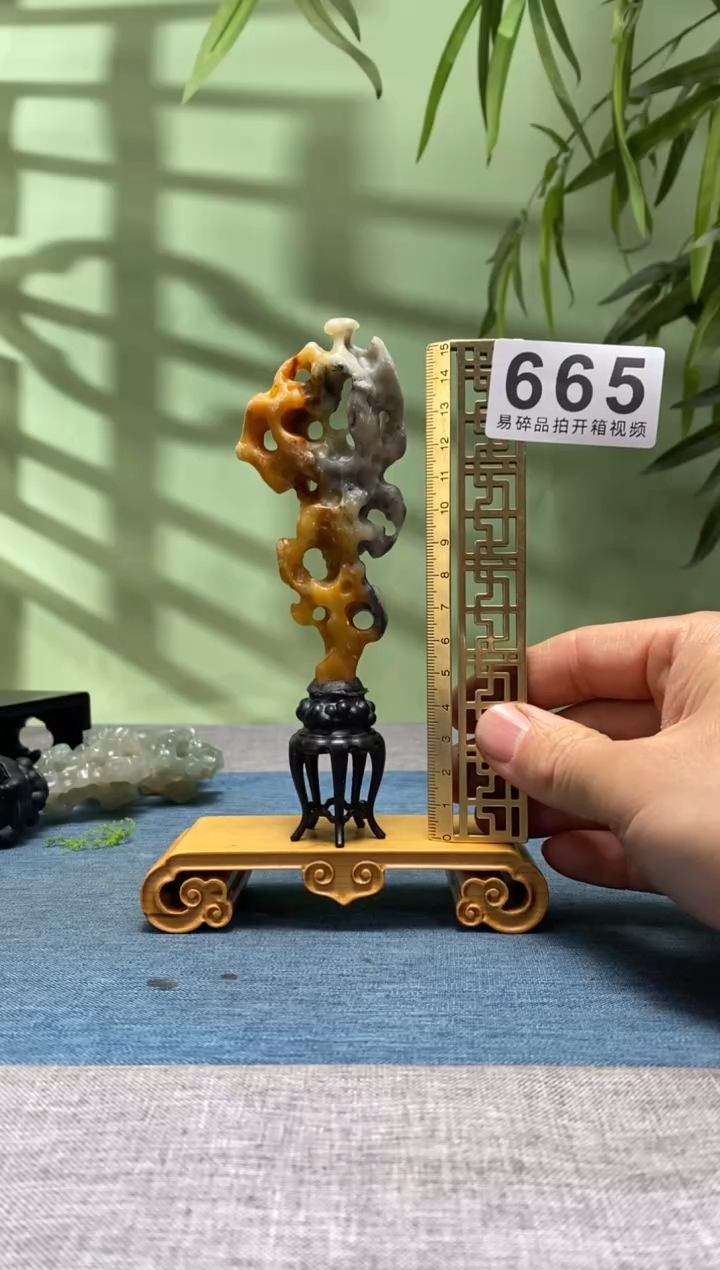 【闪购商品】树脂制品底座 石头是青州玲珑石665号