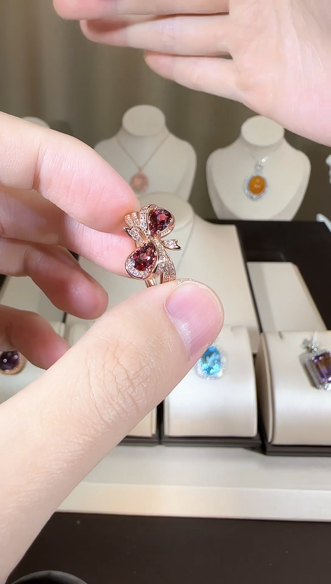 【闪购商品】石榴石戒指银S925镶嵌设计款4*mm