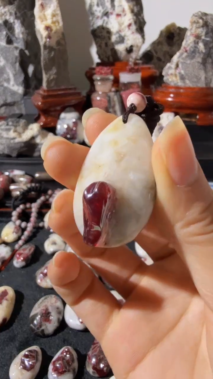 天然辰砂用****9天然辰砂天然朱砂大晶砂随行吊坠