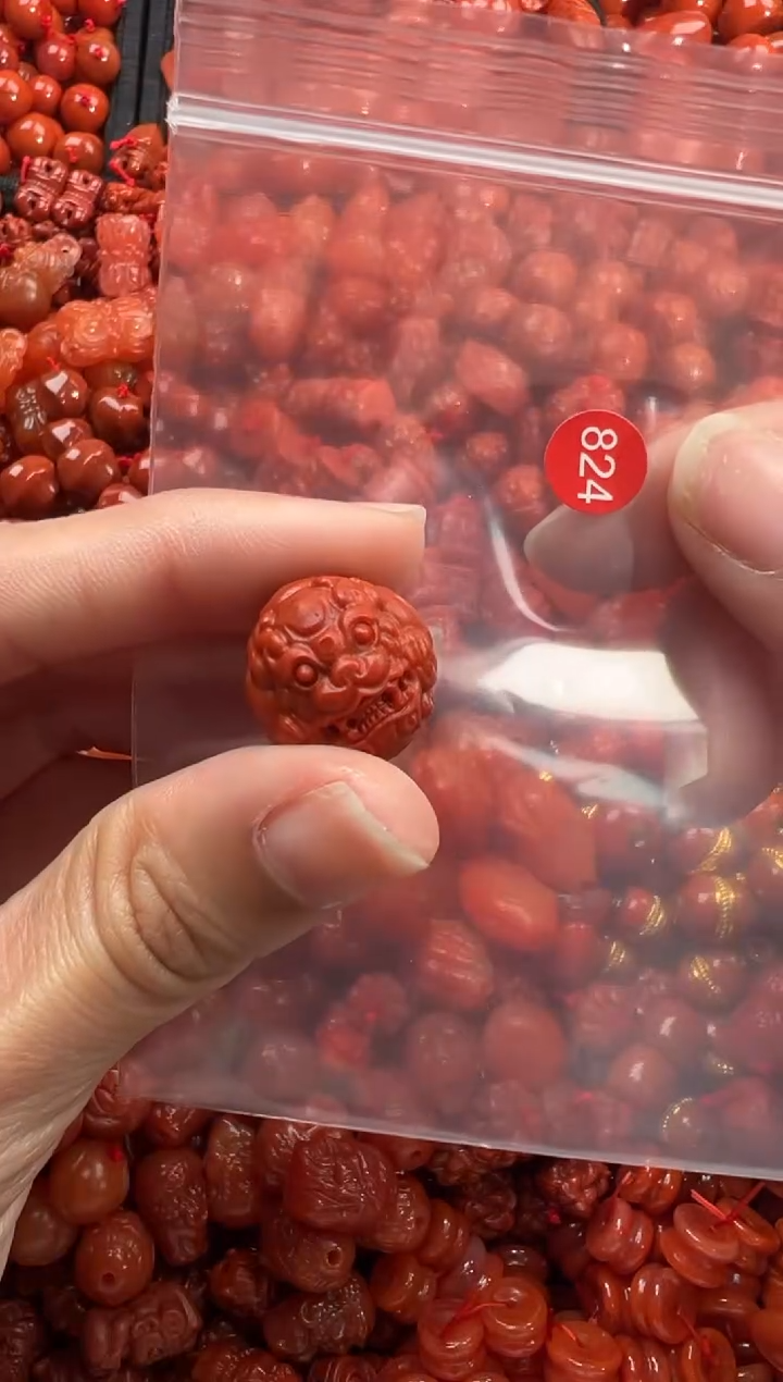 南红玛瑙未镶嵌颈饰1