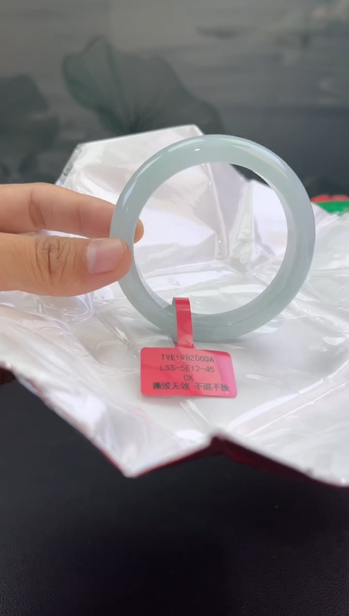 翡翠手镯未镶嵌翡翠手镯6