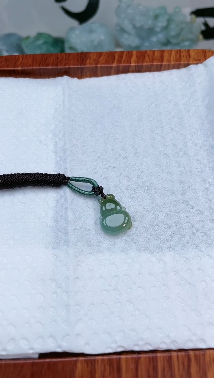 【闪购商品】翡翠颈饰未镶嵌葫芦