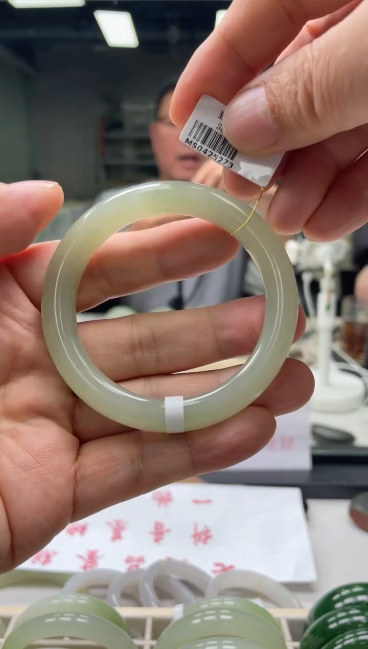 【闪购商品】和田玉手镯未镶嵌编码 5273圈口56-57