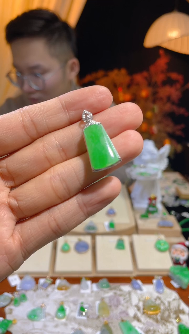 【闪购商品】翡翠颈饰18K金镶嵌假一赔三