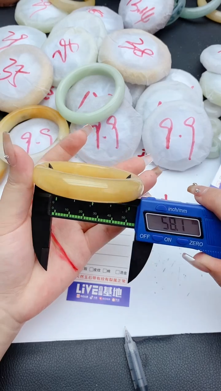 石英质玉手镯未镶嵌56+57/58