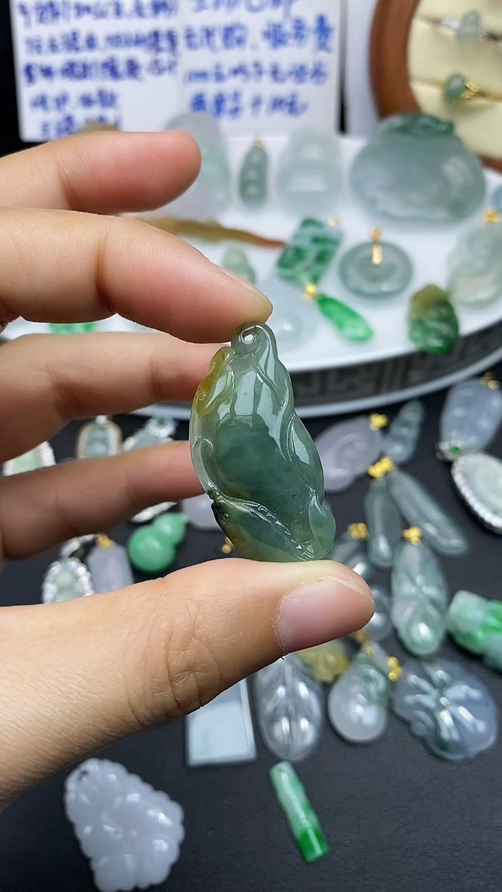 颈饰未镶嵌翡翠吊坠