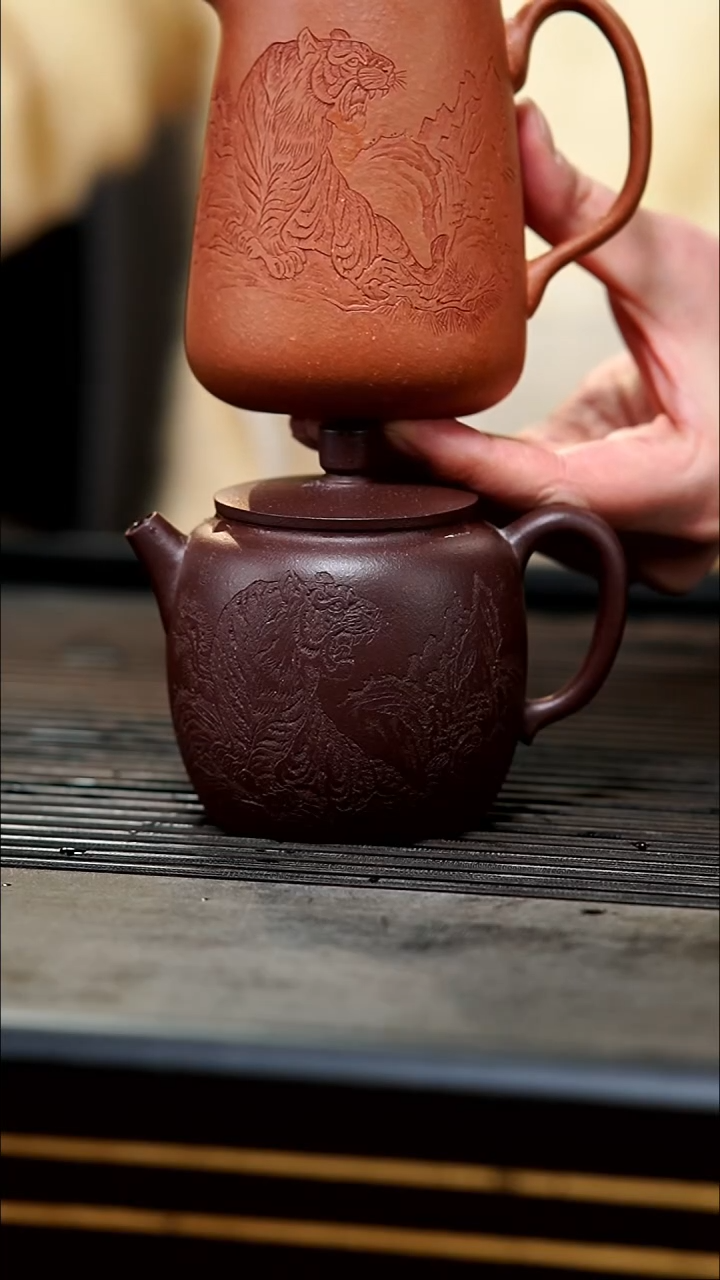 【闪购商品】紫砂茶壶白yu底槽清上山虎套组