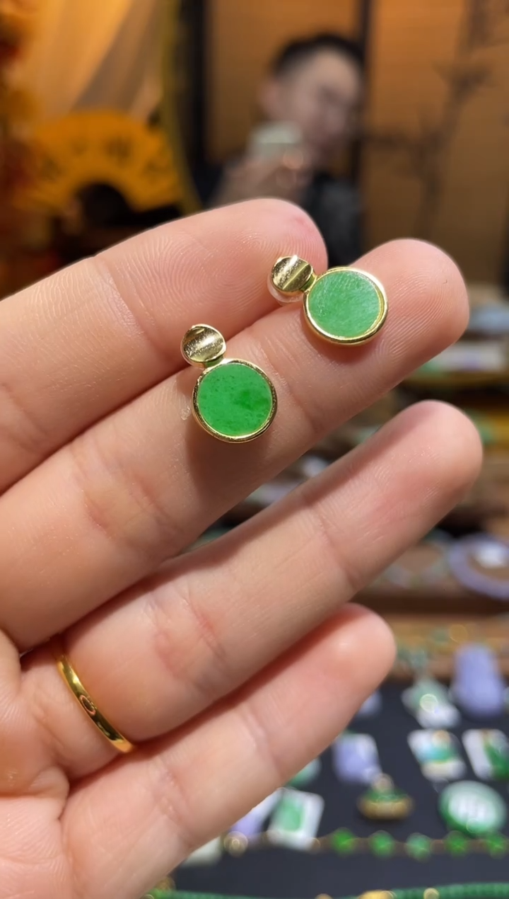 颈饰未镶嵌翡翠耳钉