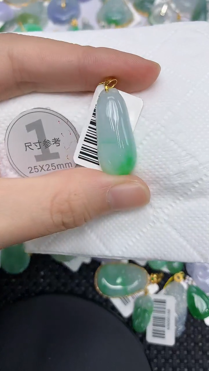 颈饰18K金镶嵌翡翠1111111111