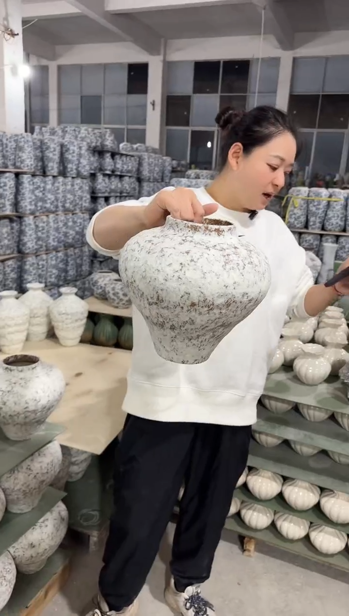 景德镇雪花釉陶瓷瓶