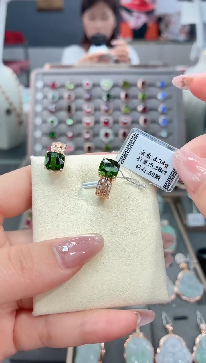 18K金镶嵌耳饰碧玺5.38  