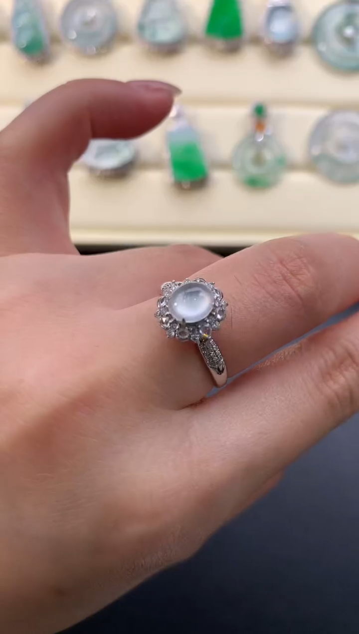 【闪购商品】翡翠颈饰18K金镶嵌D847     