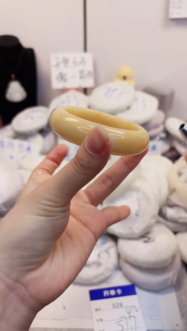 【闪购商品】石英质玉手镯未镶嵌326