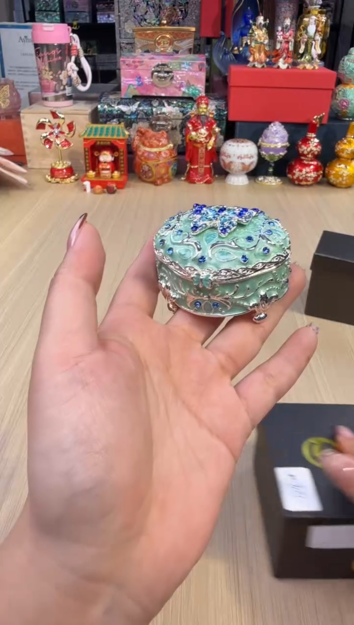 214蓝色四角蝴蝶盒