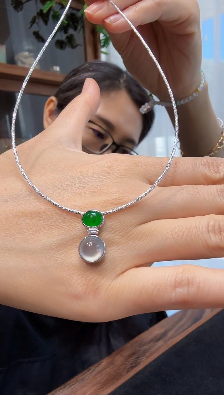 颈饰18K金镶嵌翡翠福****司00009800