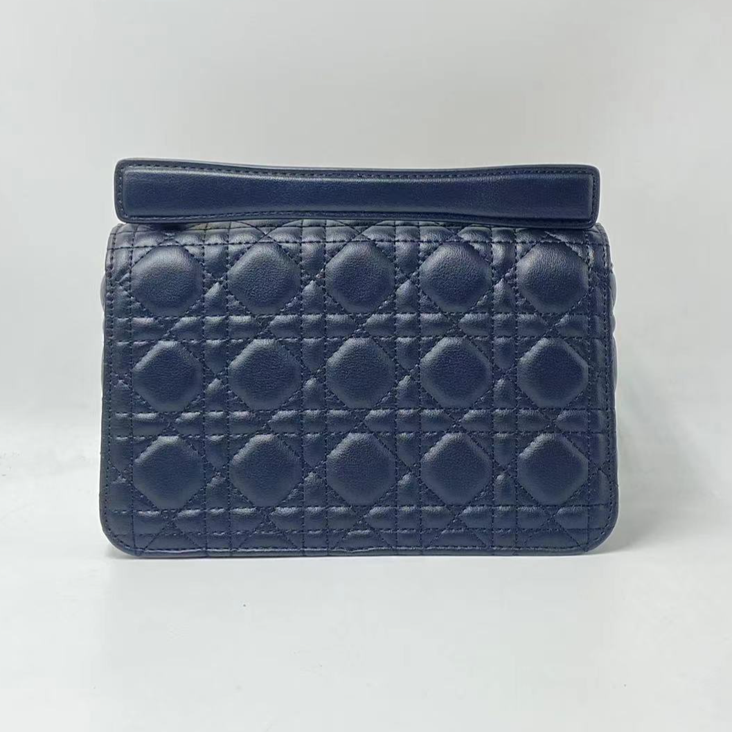 LQ-大女主风经典款-菱格手提黑色22cm-10545