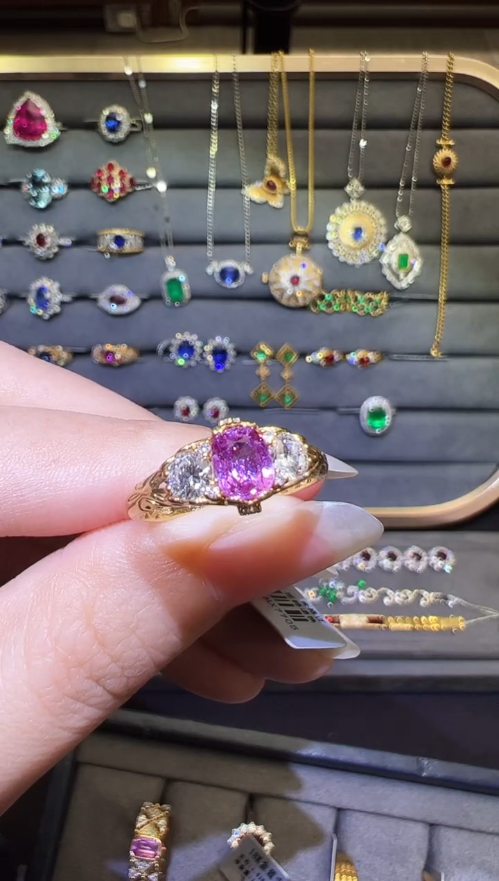 戒指彩色蓝宝石18K金镶嵌张*柒0.9ct