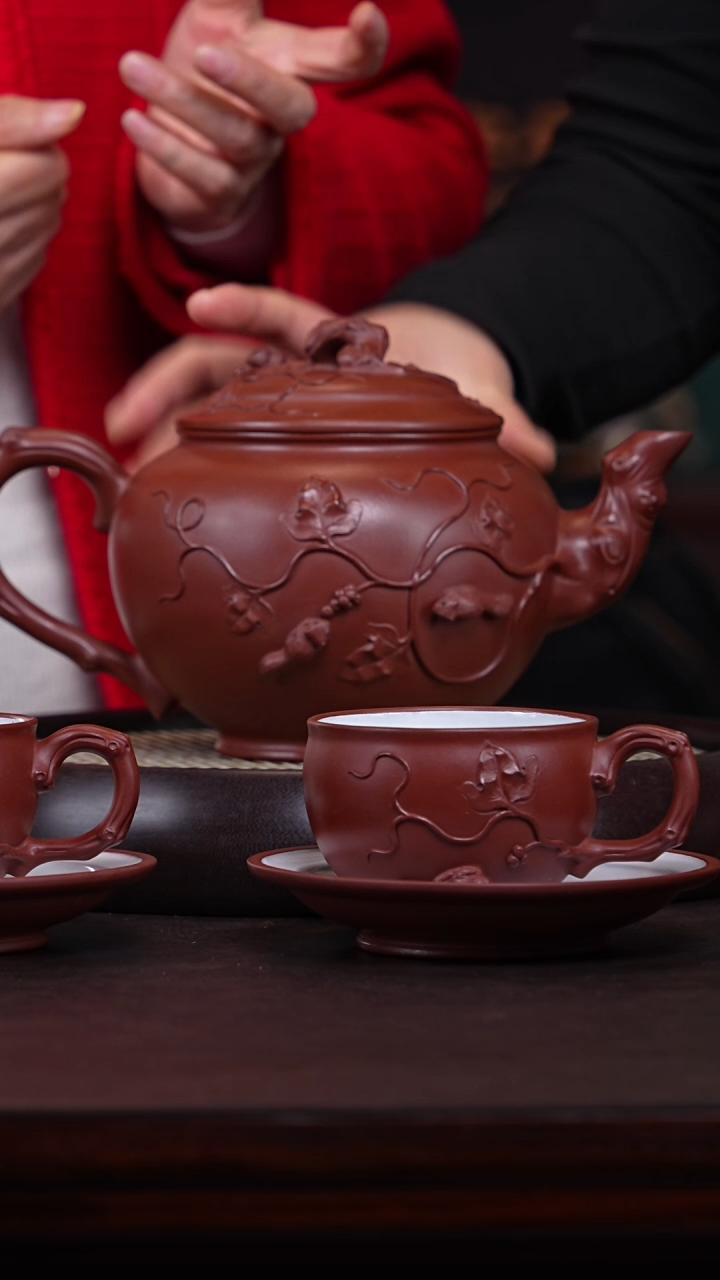 【闪购商品】紫砂茶壶张杏娟26-62 底槽清松鼠葡萄套组