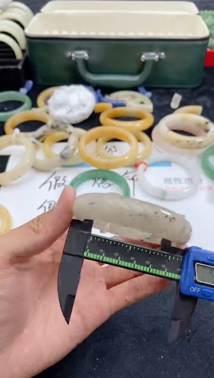 【闪购商品】石英质玉手镯未镶嵌110