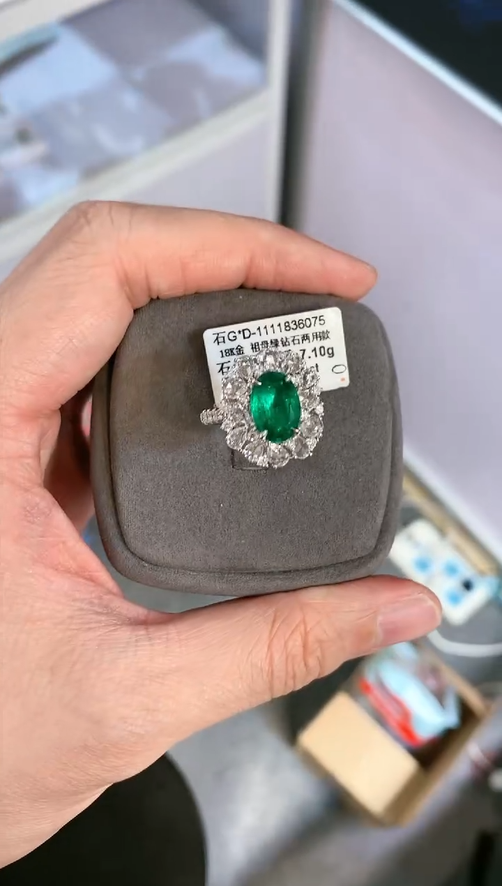 【闪购商品】祖母绿戒指18K金镶嵌1.95ct/展会专属价-沃顿极微油