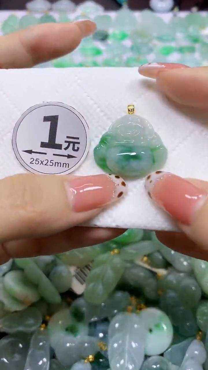 颈饰18K金镶嵌翡翠天然翡翠A货