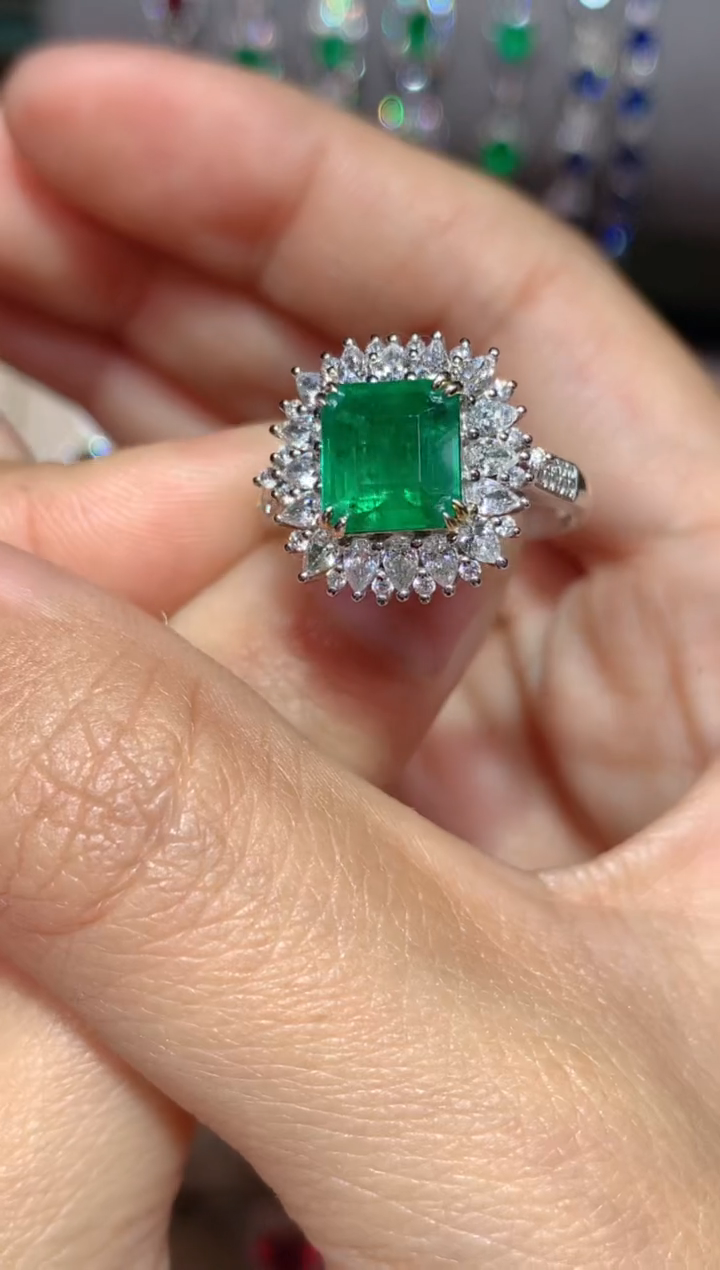 【闪购商品】祖母绿戒指18K金镶嵌1.89CT