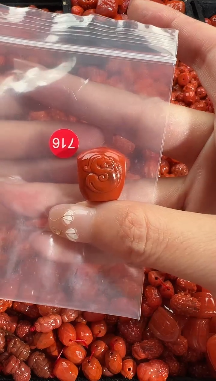 颈饰未镶嵌南红玛瑙1