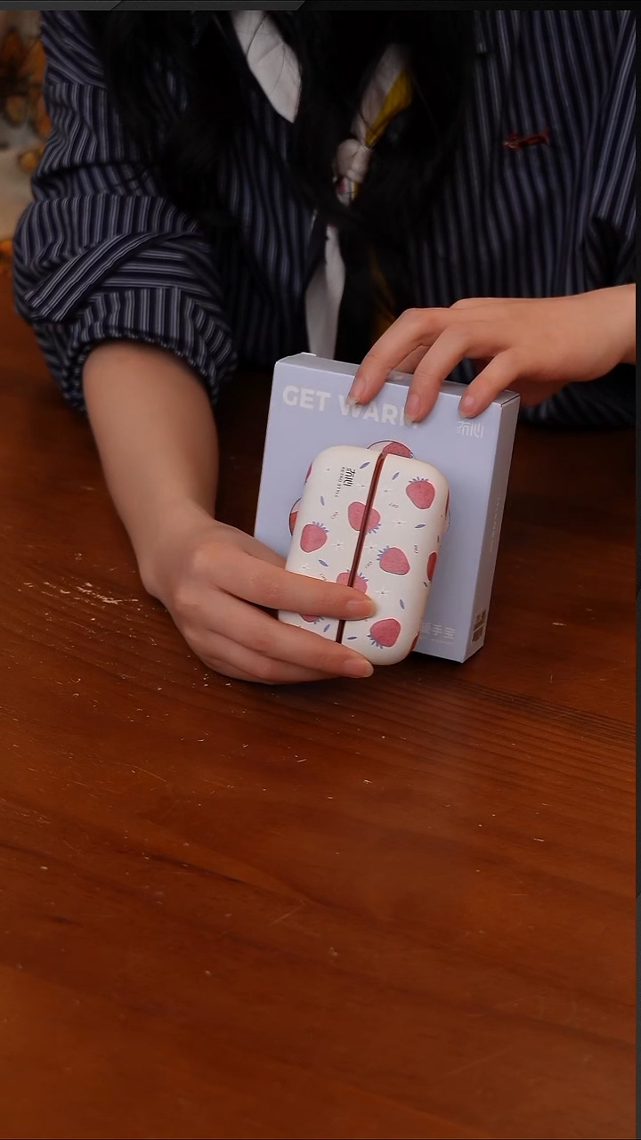 陶37-磁吸暖手宝-大草莓CF6423