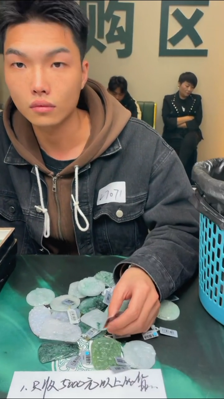 【闪购商品】定制翡翠未镶嵌毛货-不退不换-