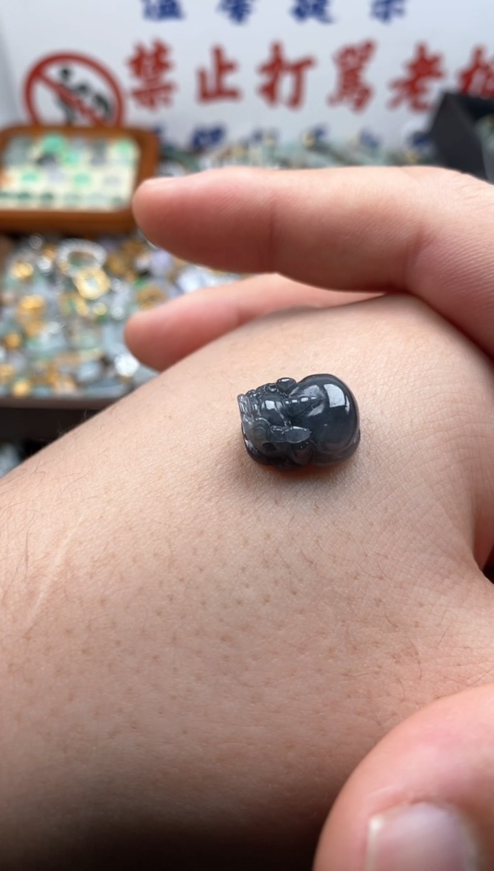 【闪购商品】翡翠颈饰未镶嵌哥哥