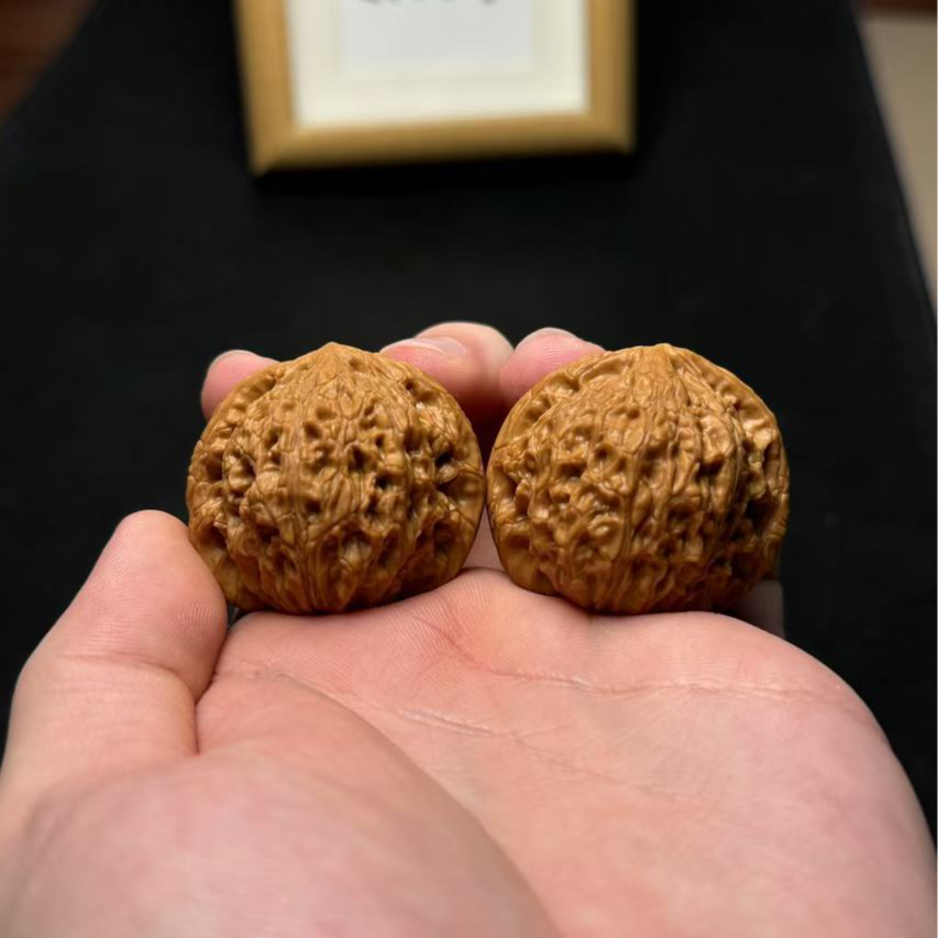 文玩核桃把件密实