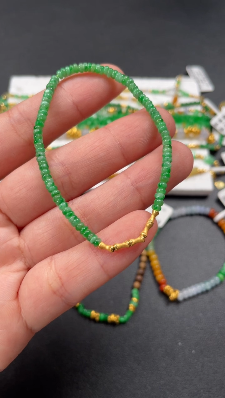 18K金镶嵌手串翡翠一条   P303