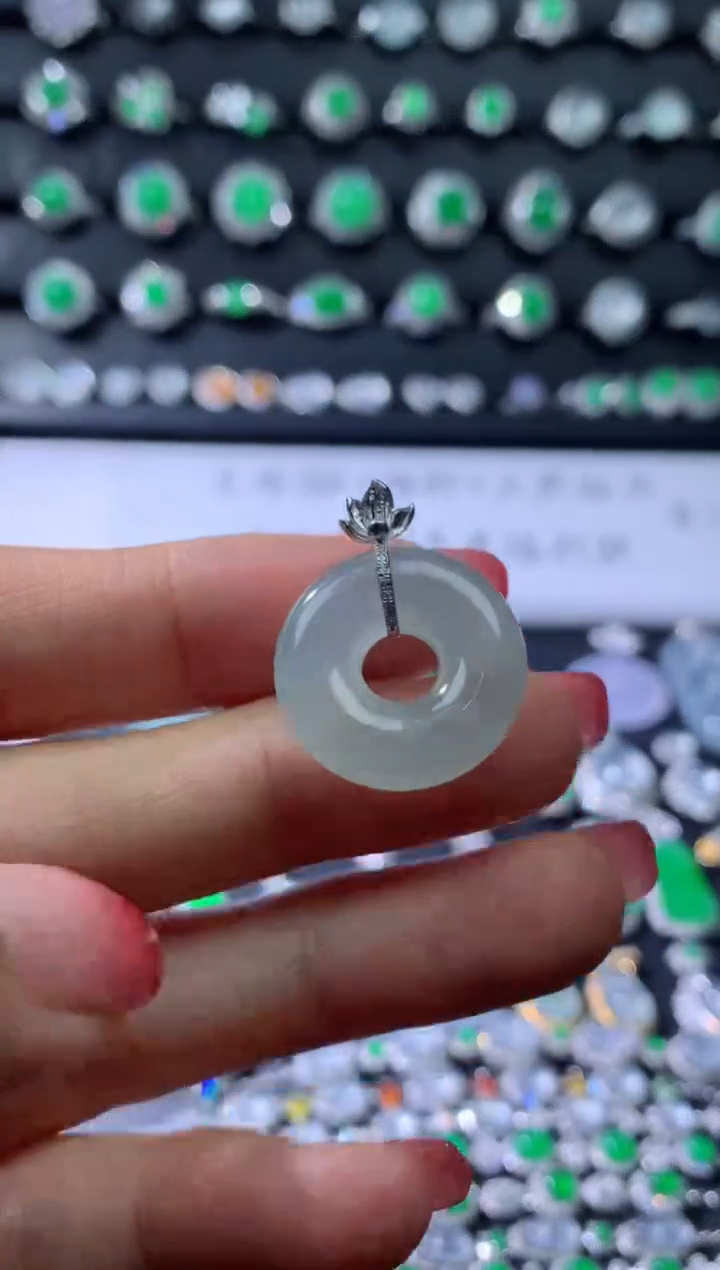 颈饰18K金镶嵌翡翠18K翡翠