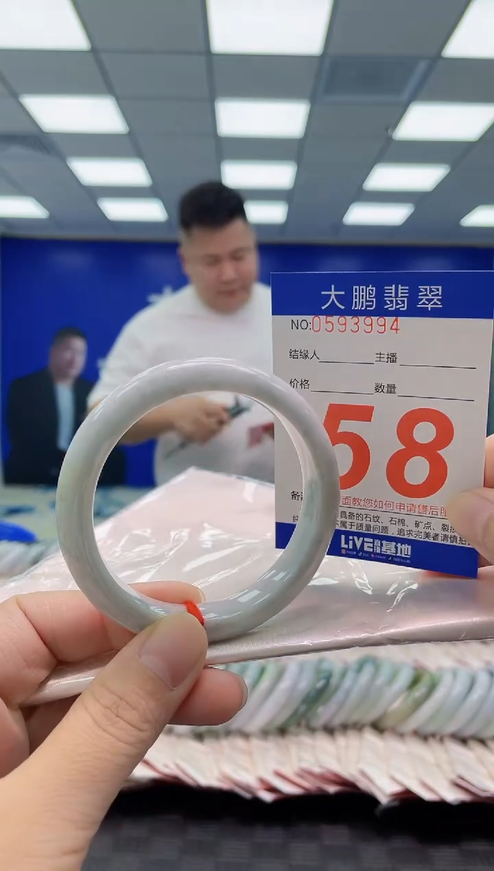 未镶嵌手镯翡翠AAAAAAAAAA
