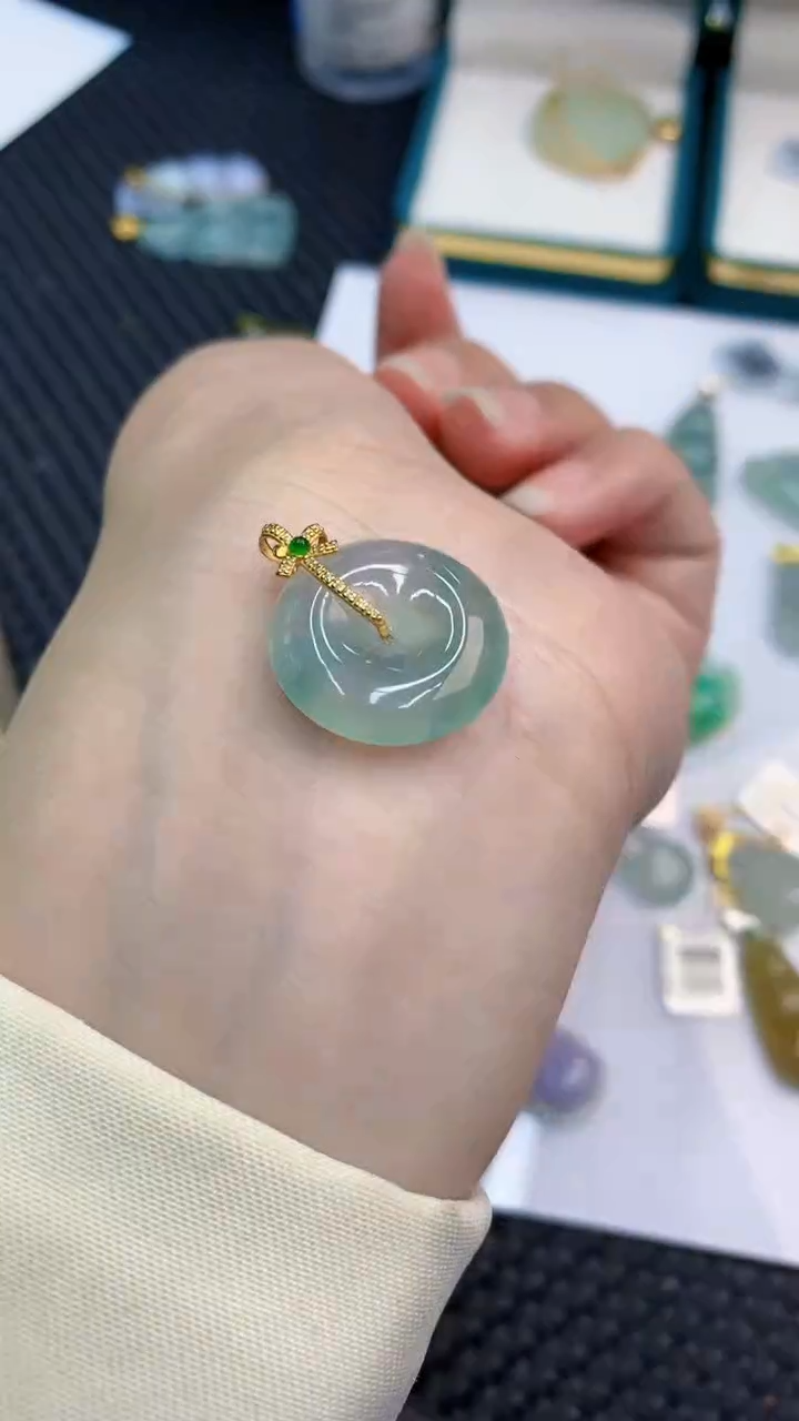【闪购商品】翡翠颈饰18K金镶嵌            8