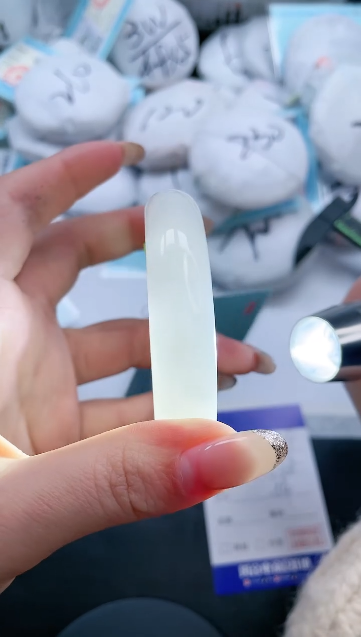 【闪购商品】和田玉手镯未镶嵌16V279-54